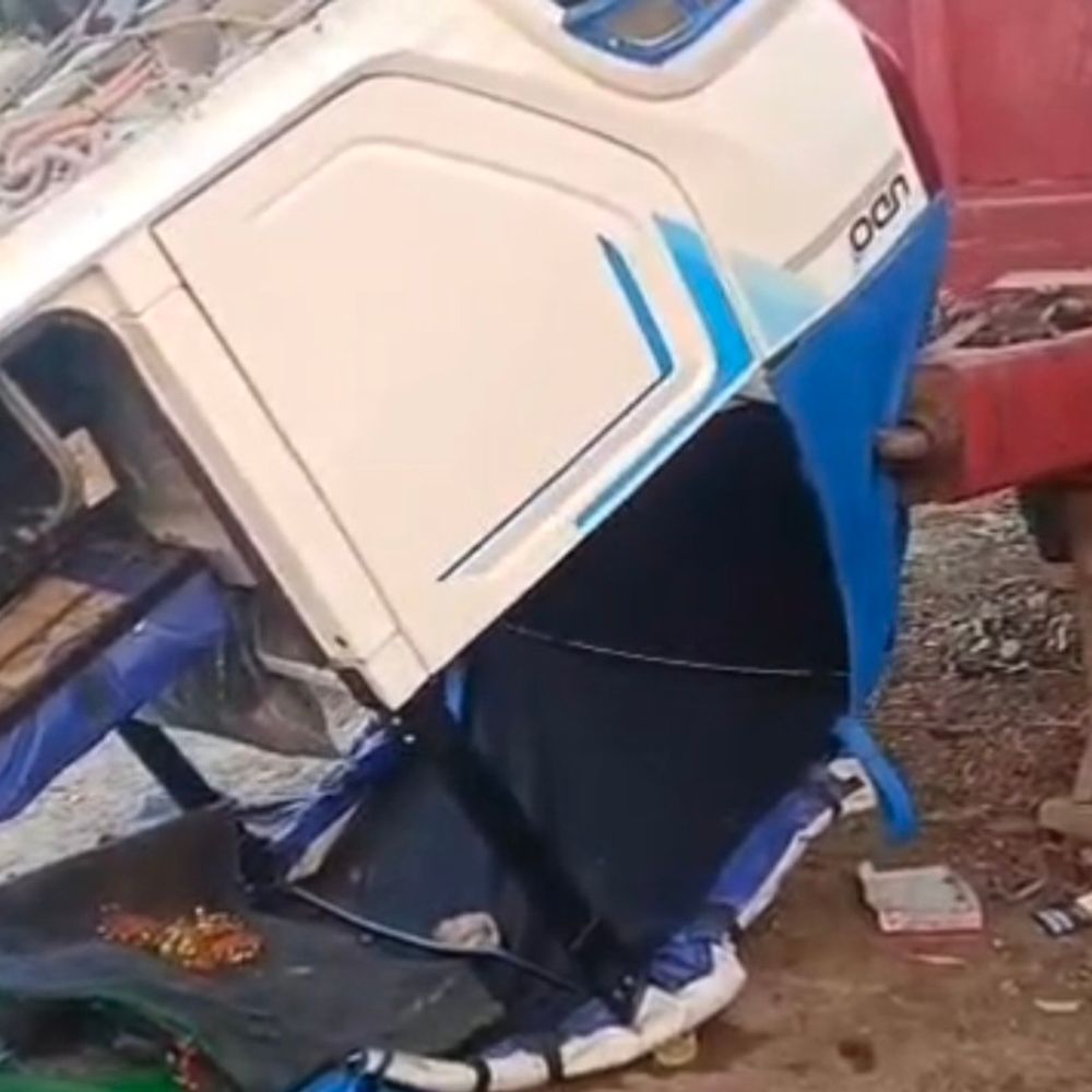 मंदिर से दर्शन कर लौट रहे श्रद्धालुओं का ऑटो पलटा:एक ही परिवार के 9 लोग घायल, दो गंभीर हालत में जिला अस्पताल रेफर