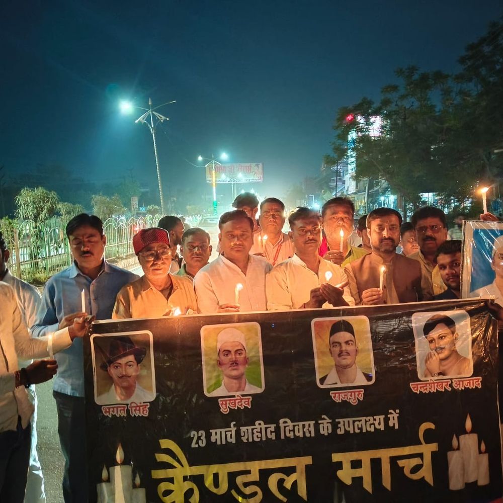 उन्नाव में शहीद दिवस पर कैंडल मार्च:एक शाम शहीदों के नाम” में गूंजे भारत माता के जयकारे, बड़ी संख्या में लोग जुटे