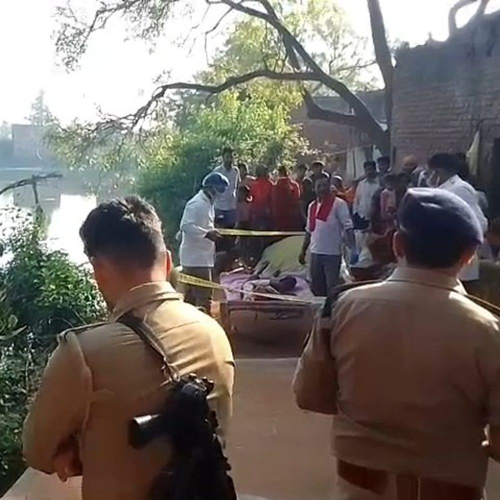 चारपाई पर सो रहे युवक की गला रेतकर हत्या:सुबह बहन ने देखा खून से लथपथ शव, मौके पर तोड़ा दम