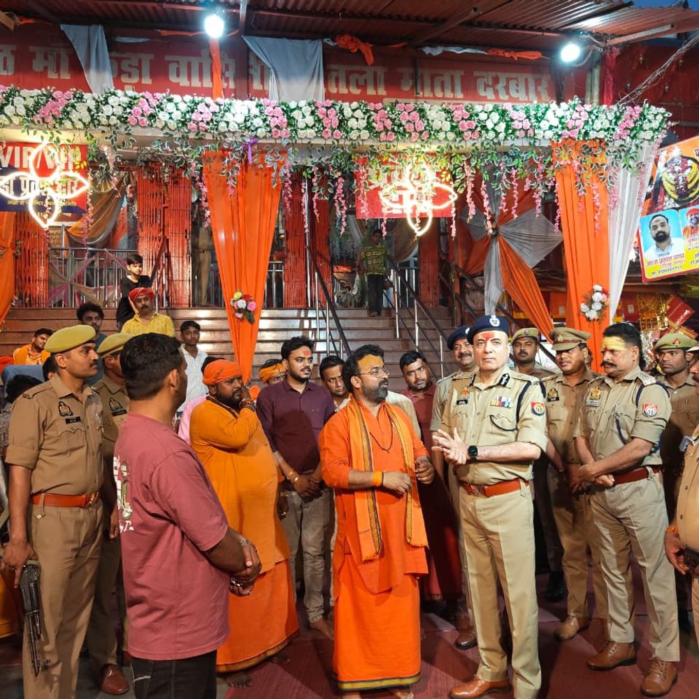 एडीजी ने शीतला धाम मंदिर का निरीक्षण किया:कौशांबी में गंगा घाटों और मंदिर परिसर की व्यवस्थाओं का लिया जायजा