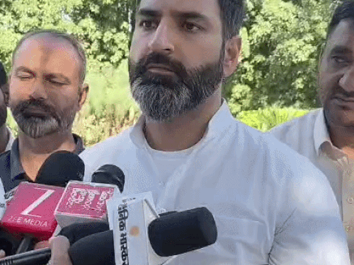 
                 हरियाणा कांग्रेस के 5 विधायकों को बाहर करने की मांग:सिरसा MLA सेतिया बोले-होटल में प्लेट कांग्रेस की खाई, वोट BJP को दिया 
            