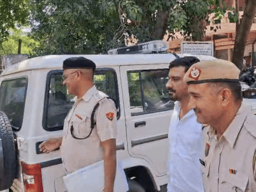 हिसार में किसान नेता संदीप के खिलाफ गैर जमानती वारंट:  4 तक गिरफ्तारी के आदेश; तत्कालीन डिप्टी स्पीकर की गाड़ी पर किया था हमला – Hisar News