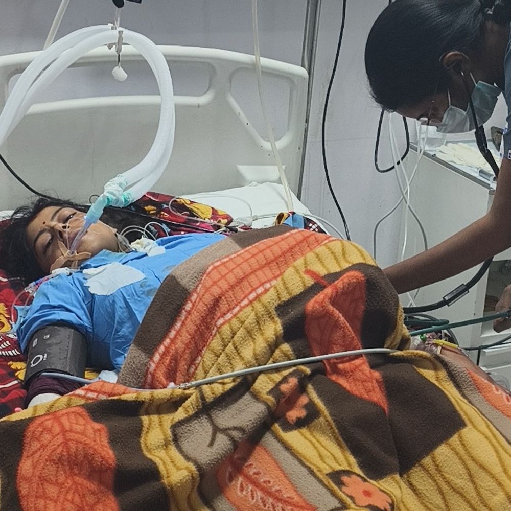 दतिया मेडिकल कॉलेज में जूनियर डॉक्टर टांके लगाना भूली:  दोबारा ऑपरेशन कर 5 यूनिट खून चढ़ाया, प्रसूता आईसीयू में भर्ती – datia News