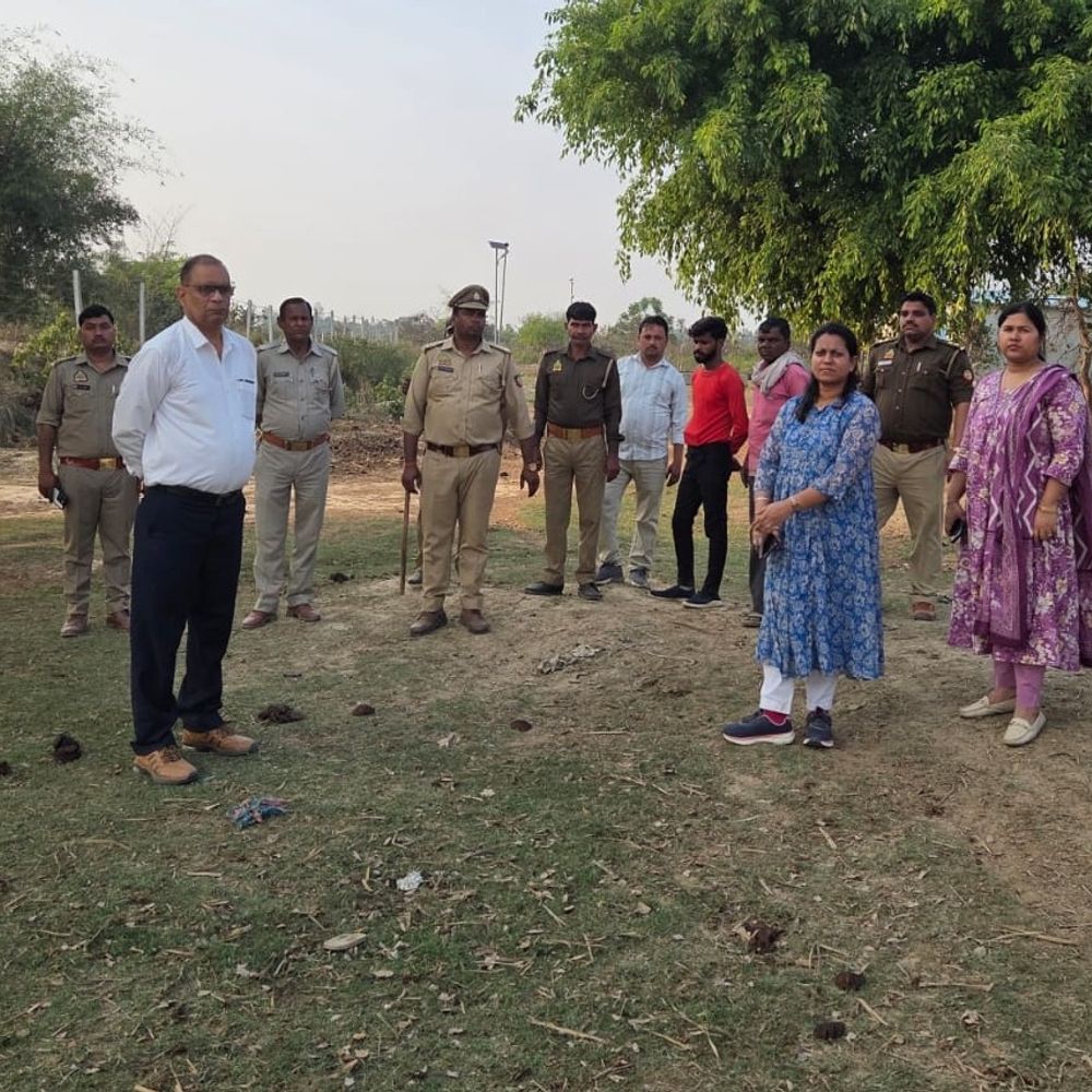 गौशाला में घुसे तेंदुए ने बछड़े पर हमला किया:हरदोई के अंबारी गांव में दहशत, नाइट विजन कैमरे लगाए गए