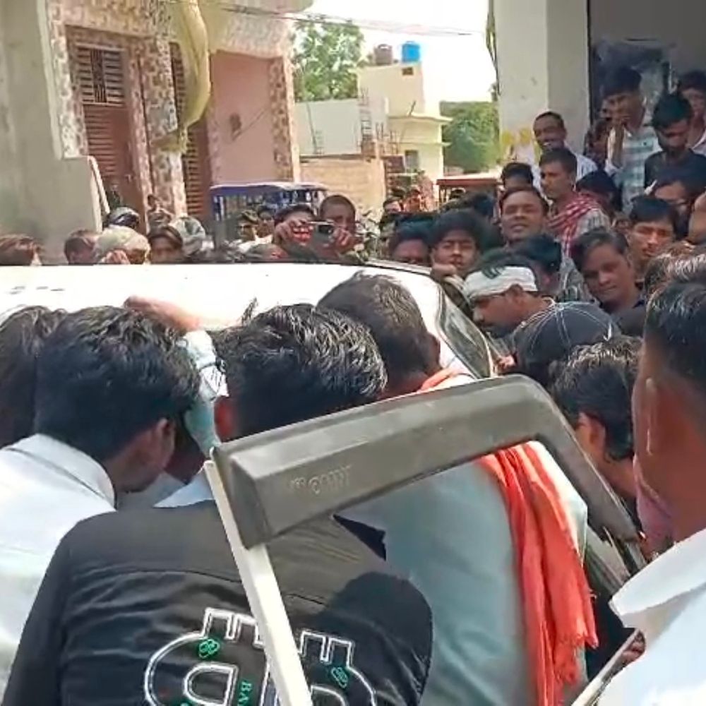 हरदोई में बहन को प्रेमी के साथ देखकर किया हंगामा:शक होने पर पीछा कर रही थी, पुलिस तीनों को लेकर आई थाने