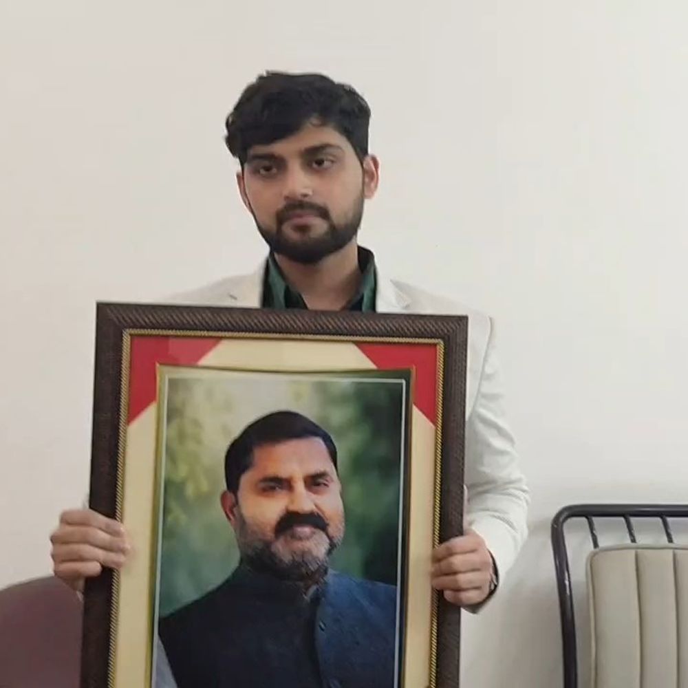 पूर्व विधायक के बेटे का परिवार रजिस्टर में नाम नहीं:अधिकारियों पर दबाव बनाने का आरोप लगाया, कहा- सभा दस्तावेज दिए गए