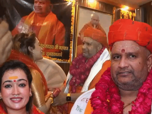 कुंभ में ‘रीलबाज’ कहकर घेरा, हरिद्वार में दिया आशीर्वाद:बर्थडे पर पहुंचीं हर्षा रिछारिया; बोलीं- स्वामी जी से कोई नाराजगी नहीं