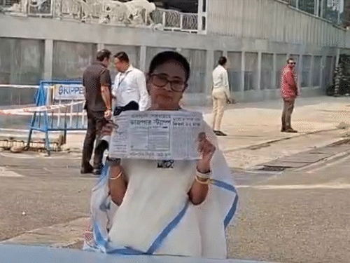 
                 ममता बोलीं- कैट इज आउट ऑफ द बैग:भाजपा EC को कंट्रोल कर रही, साबित हुआ; कमल हासन बोले- चुनाव नहीं लड़ूंगा, DMK को पूरा समर्थन 
            