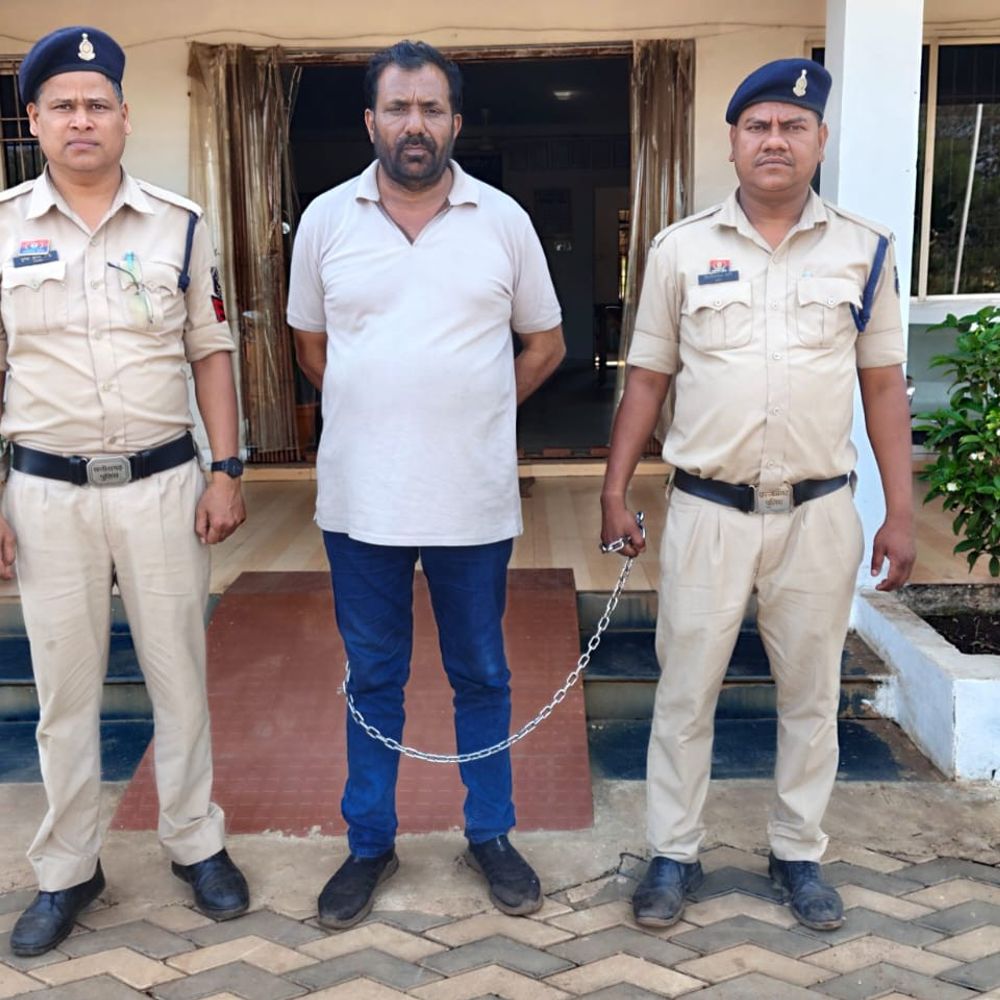 दुर्ग में अफीम तस्करी-अवैध खेती पर पुलिस की कार्रवाई:  3 नए आरोपी गिरफ्तार, 670 ग्राम डोडा-चूरा, कैश समेत वाहन जब्त; सप्लाई नेटवर्क की जांच जारी – durg-bhilai News