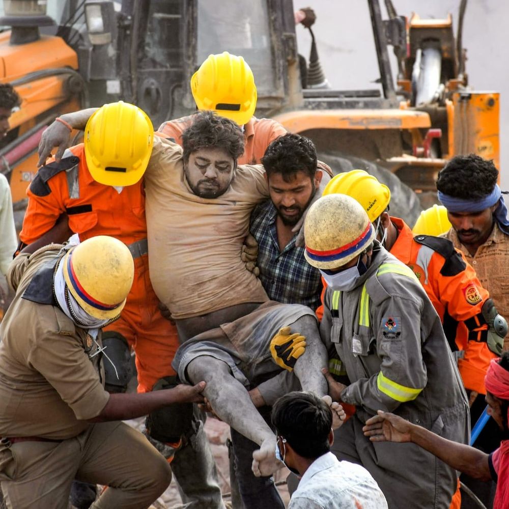तस्वीरों में देखिए प्रयागराज के कोल्ड स्टोरेज हादसा:गैस का टैंक फटने से भर-भराकर गिरा, 4 की मौत; 16 घायल