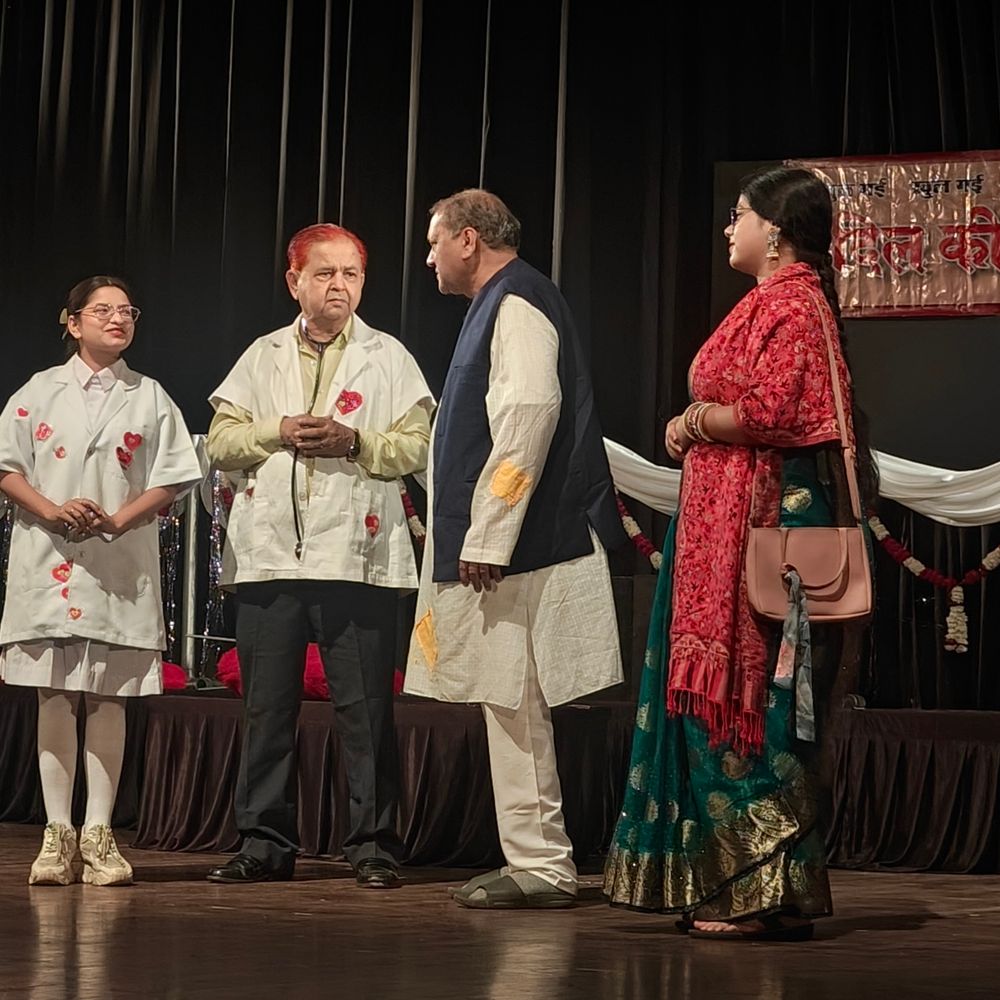 राज्य नाट्य समारोह में हास्य नाटक 'दिल की दुकान':लखनऊ में मंचित, परिवार में सामंजस्य का दिया संदेश