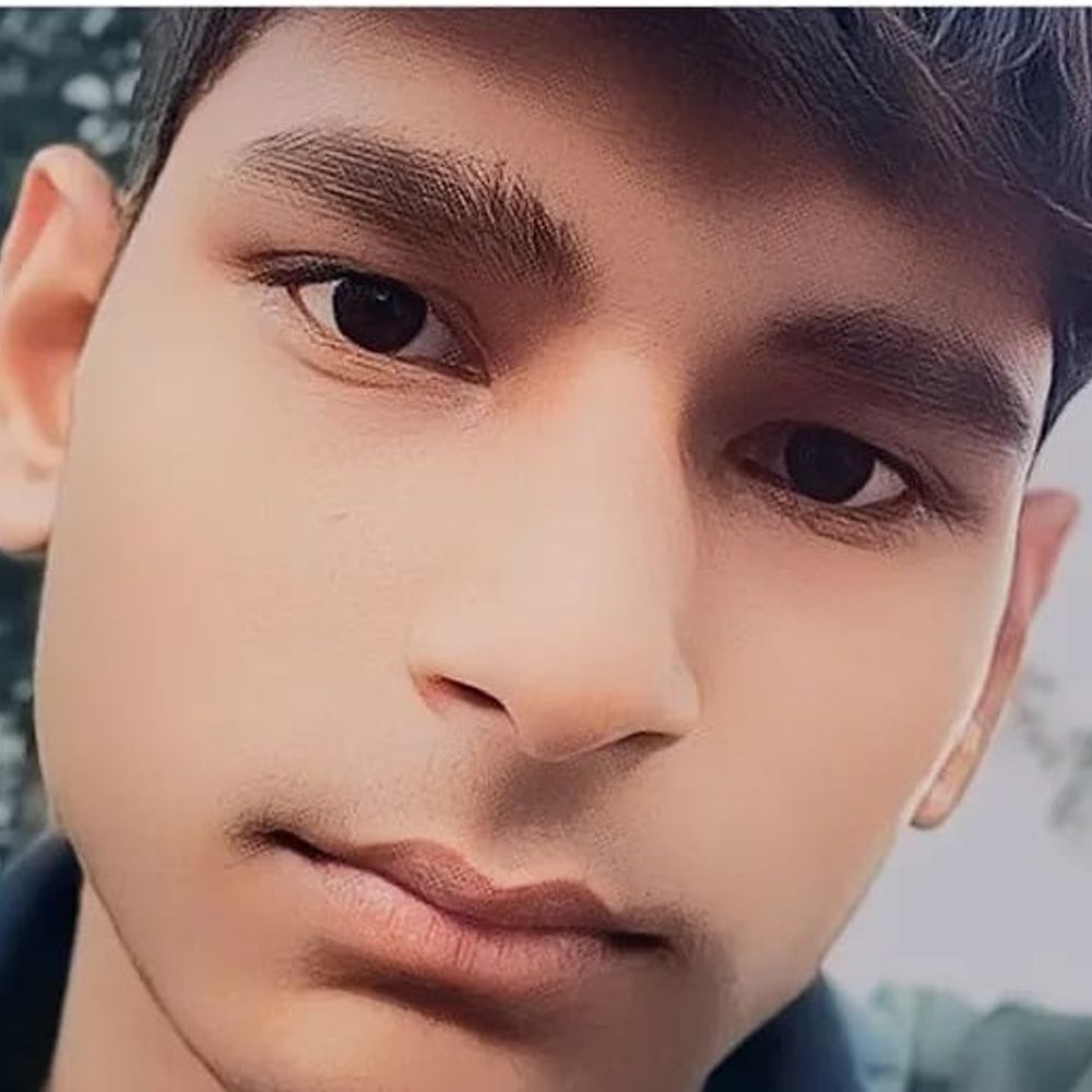 युवक ने फांसी लगाकर दी जान, कमरे में मिला शव:परिजनों ने रात में ही कर दिया अंतिम संस्कार