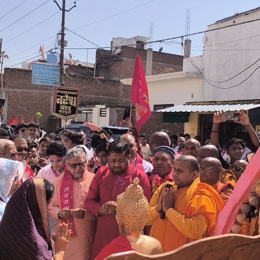 मैनपुरी में सम्राट अशोक जयंती पर निकली शोभायात्रा:गौतम बुद्ध विद्यालय से शुरू होकर शहर में घूमी, बड़ी संख्या में लोग रहे उपस्थित