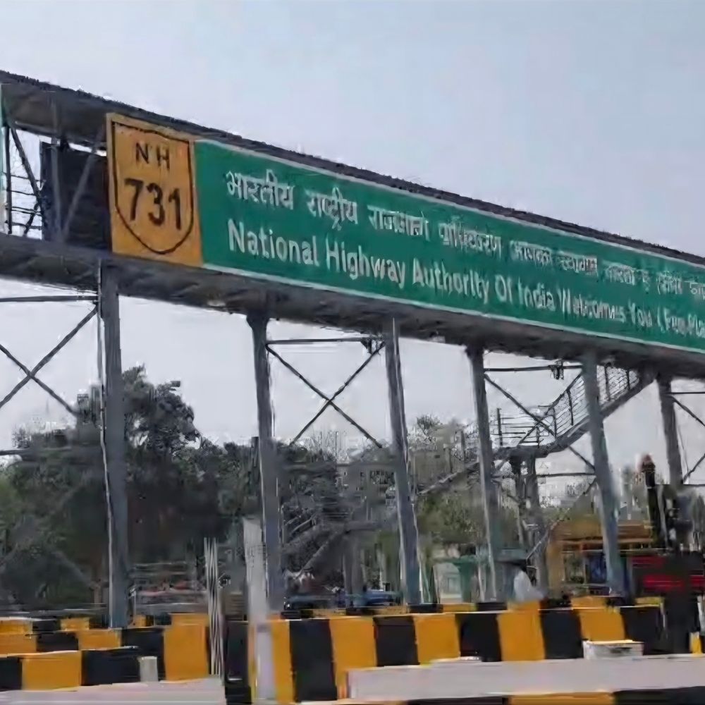 हरदोई के वल्लीपुर में खोदी नहर पटरी सड़क बहाल:टोल प्लाजा प्रबंधन को नोटिस, जांच के बाद होगी कार्रवाई