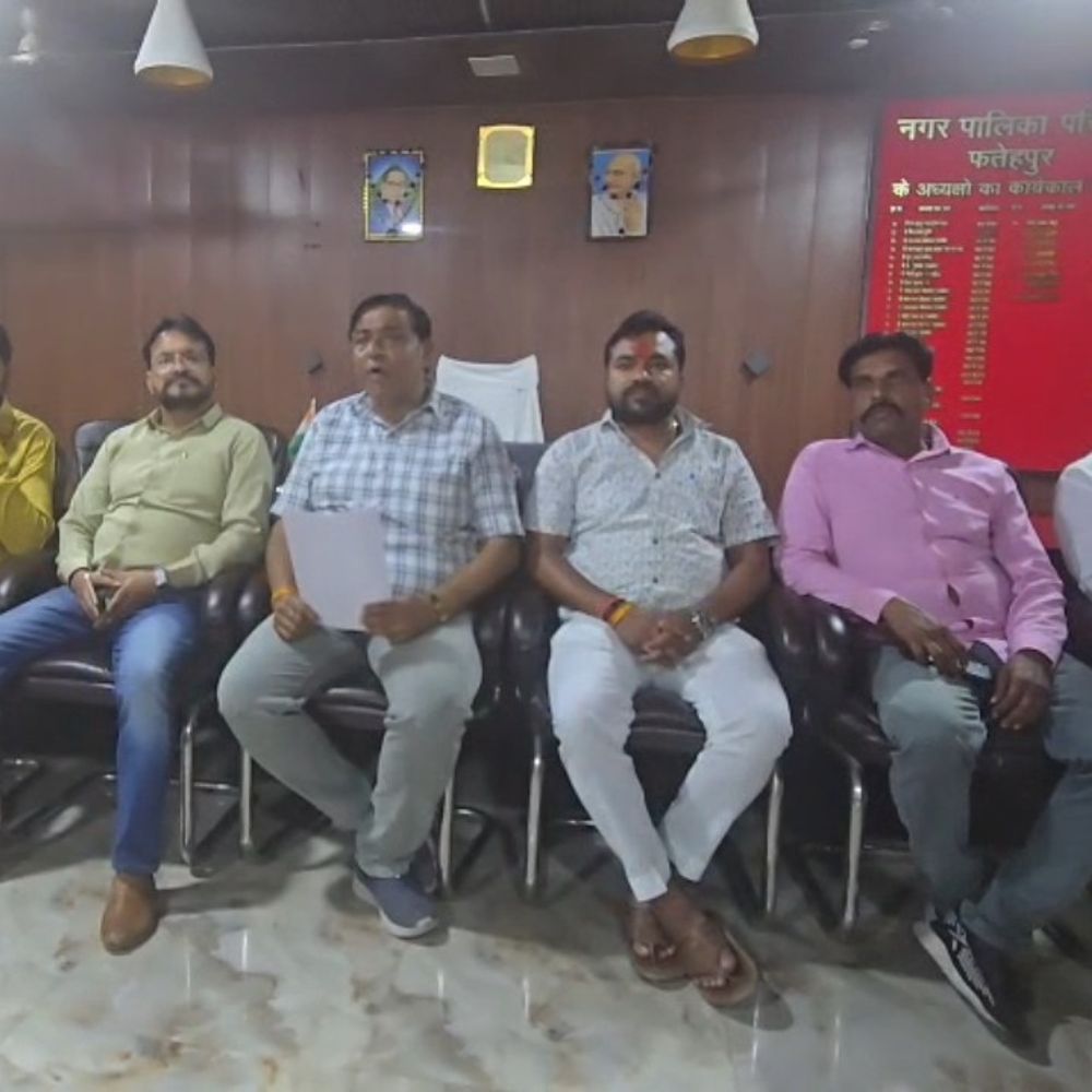 फतेहपुर में दुकानों की नीलामी रद्द:चेयरमैन और ईओ पर अपनों को फायदा पहुंचाने का आरोप, सभासदों ने की जांच की मांग