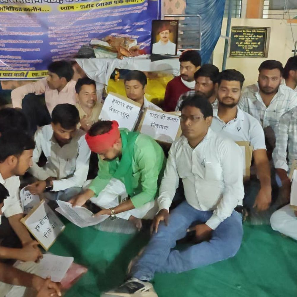 पाठा क्षेत्र की समस्याओं पर अनशन नौवें दिन भी जारी:चित्रकूट में सदर विधायक अनिल प्रधान ने दिया समर्थन, समाधान तक घर वापसी नहीं का ऐलान