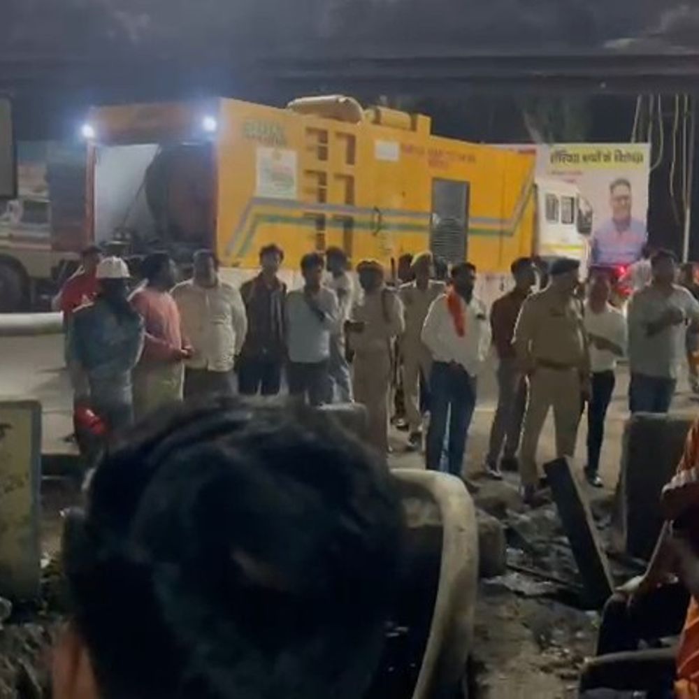 बरेली में खुले नाले में गिरा युवक:3 घंटे रेस्क्यू के बाद भी नहीं मिला, तलाश जारी