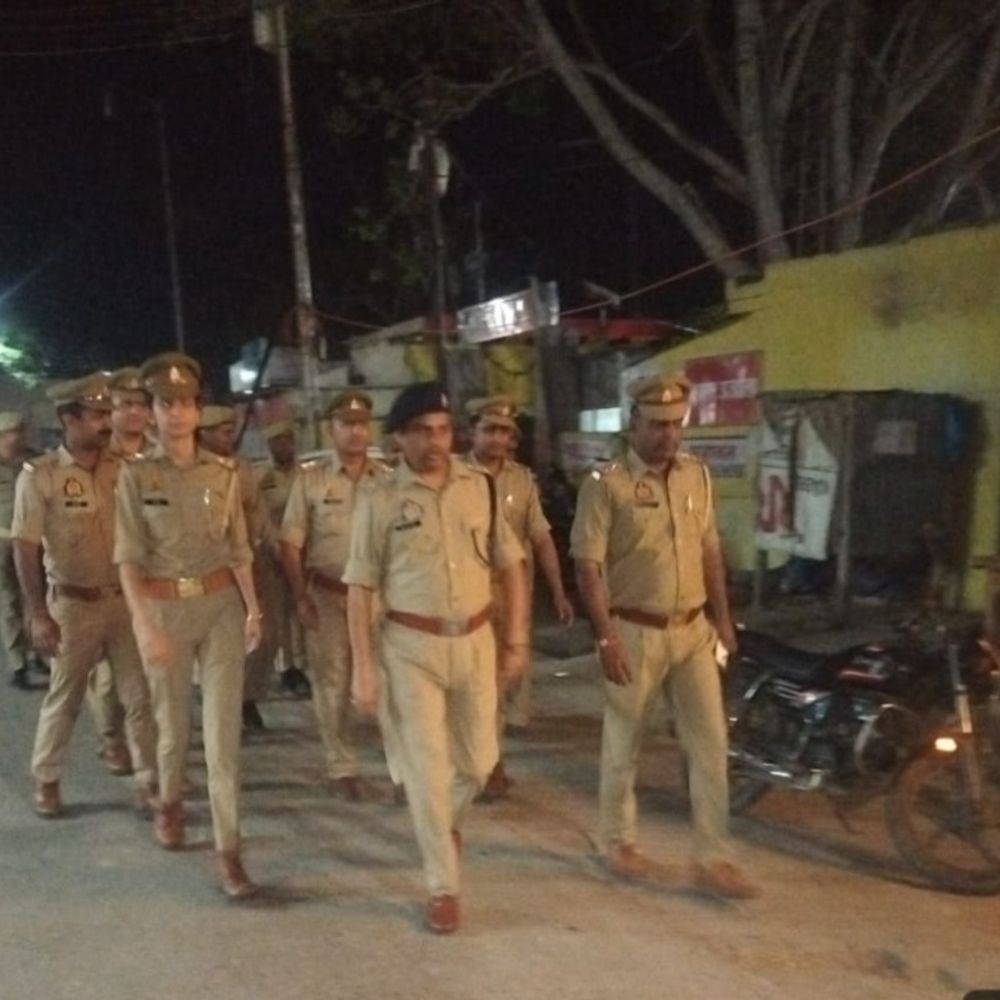मथुरा में पुलिस सतर्कता बढ़ी:फरसा बाबा की मौत के बाद ग्रामीण इलाकों में गश्त तेज, संदिग्ध वाहनों की सघन चेकिंग
