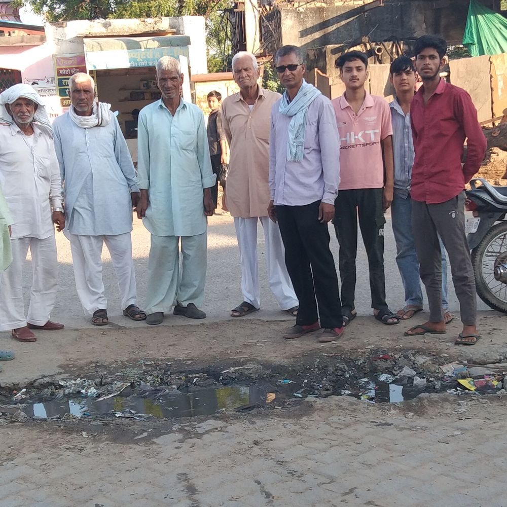 बबाई में टूटी हुई नाली से आमजन परेशान:  दुपहिया वाहन चालक हुए हादसों के शिकार, सुधार की मांग – Babai (Khetri) News