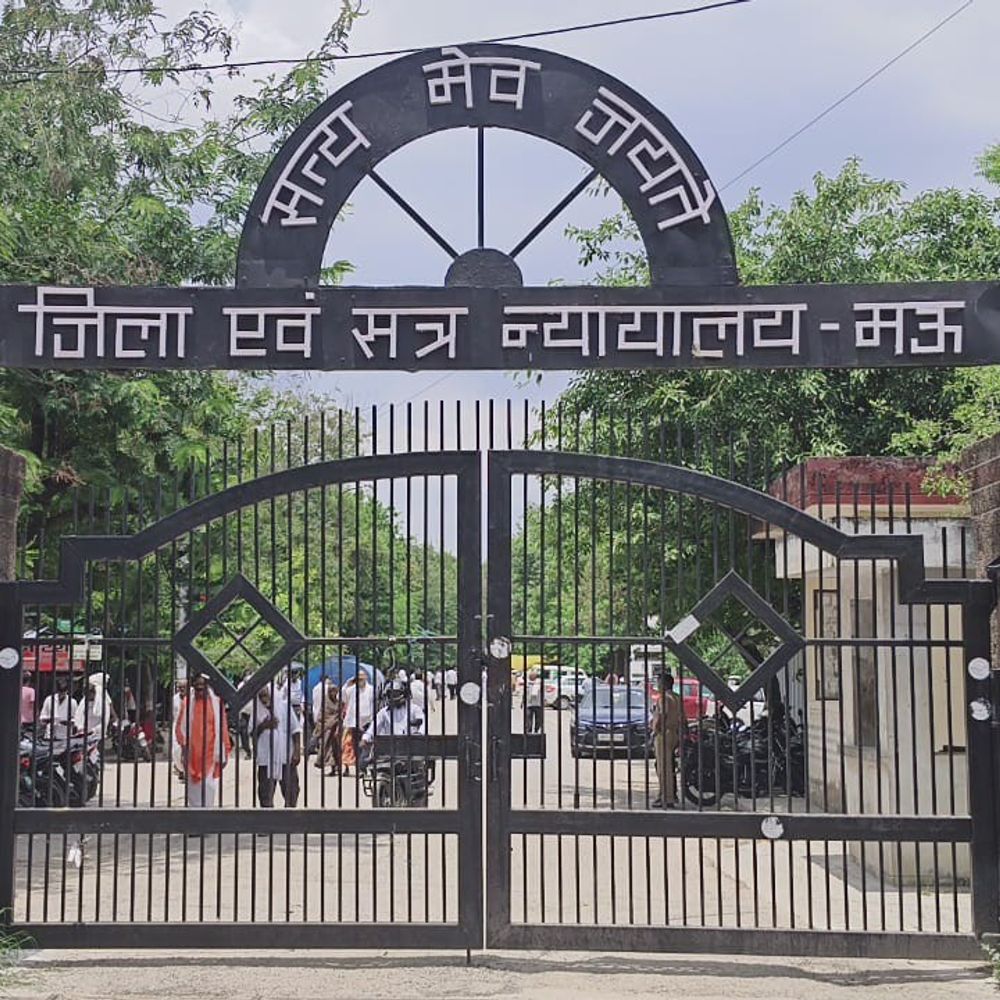 मऊ में 3 दोषियों को 3-3 साल की सजा:कोर्ट ने 16 हजार का लगाया जुर्माना, 22 साल बाद आया फैसला