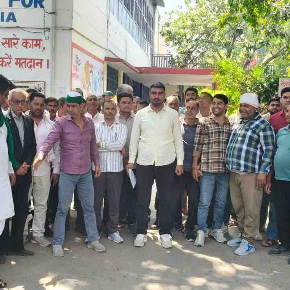 बुलंदशहर में भाकियू (अराजनीतिक) का प्रदर्शन, DM को ज्ञापन:किसान समस्याओं के समाधान न होने पर आंदोलन की चेतावनी