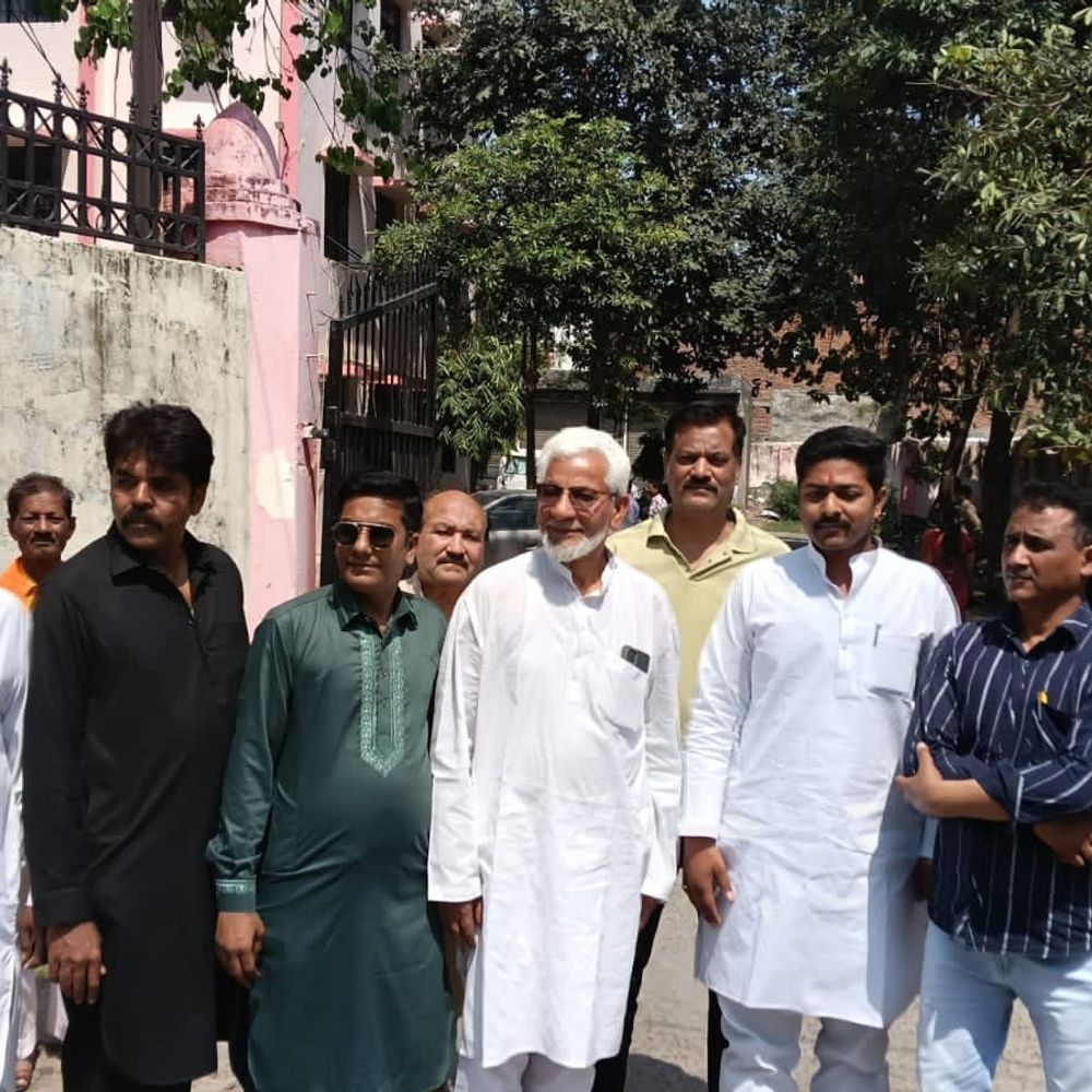 रामपुर में मेडिकल कॉलेज जल्द शुरू करने की मांग:व्यापार मंडल ने सीएमओ से मिलकर नाराजगी जताई, लापरवाही का आरोप लगाया