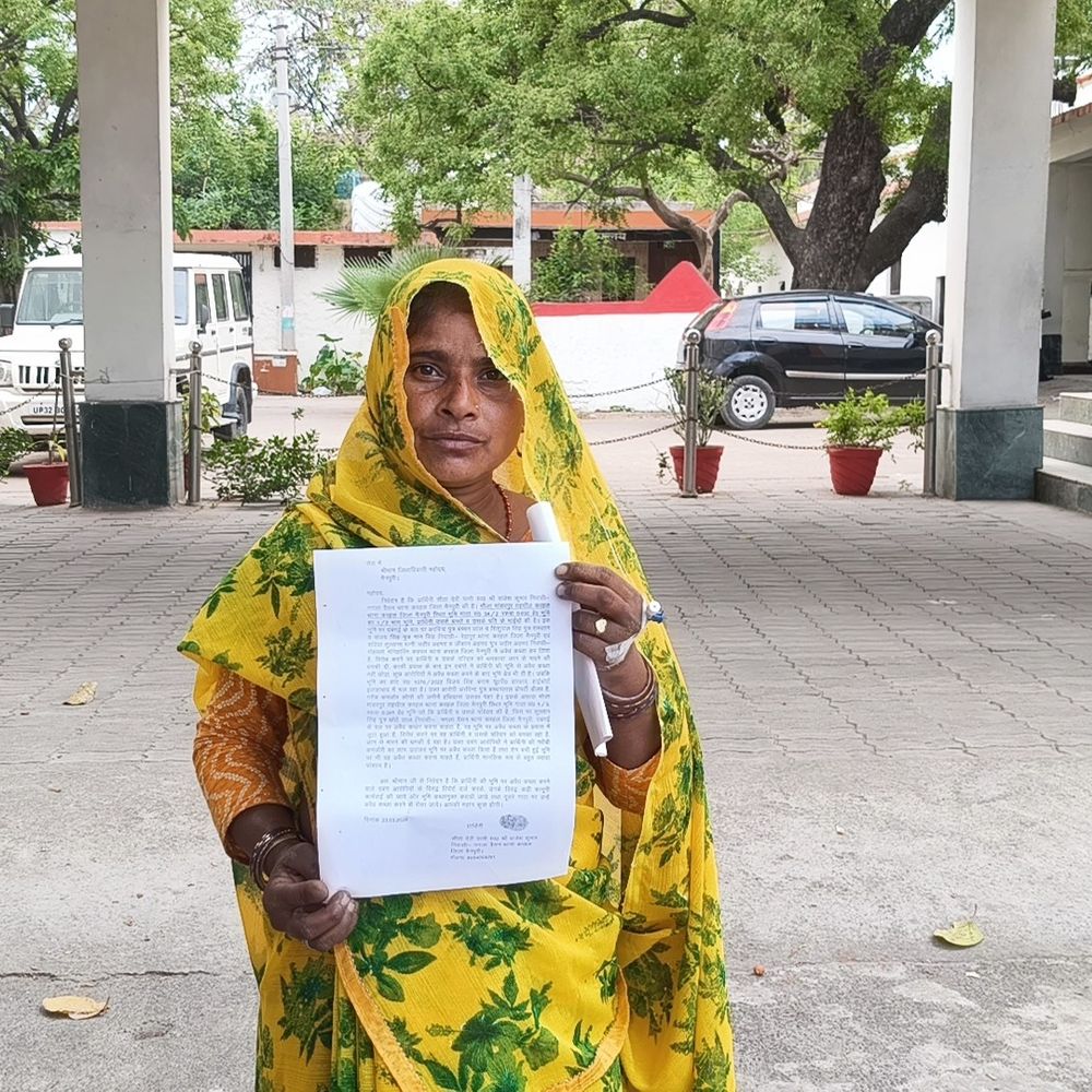 मैनपुरी में चार साल से न्याय की तलाश में महिला:हाईकोर्ट में भी मामला, जमीन की बिक्री पर पीड़िता का गुस्सा