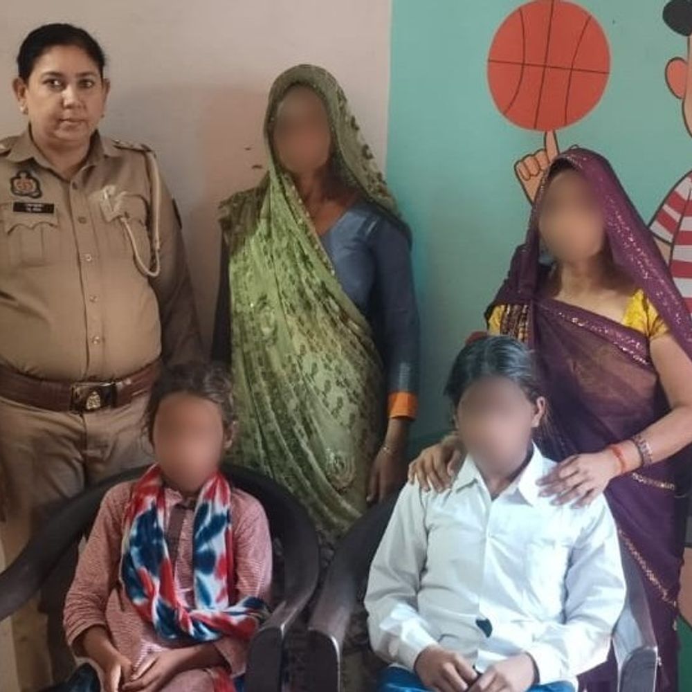 संभल में परीक्षा देने निकली लापता बच्चियां मिलीं:परिजनों ने अपहरण का दावा किया था, पेपर के डर से रास्ता भटककर चंदौसी पहुंचीं