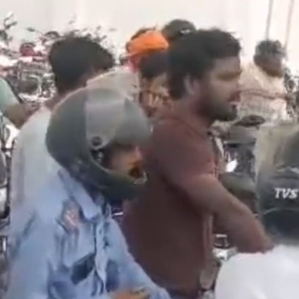 अंबेडकरनगर में पेट्रोल-डीजल की कमी की अफवाह:डीएम ने कहा, नई पॉलिसी से 5 पंपों पर हुई थी दिक्कत