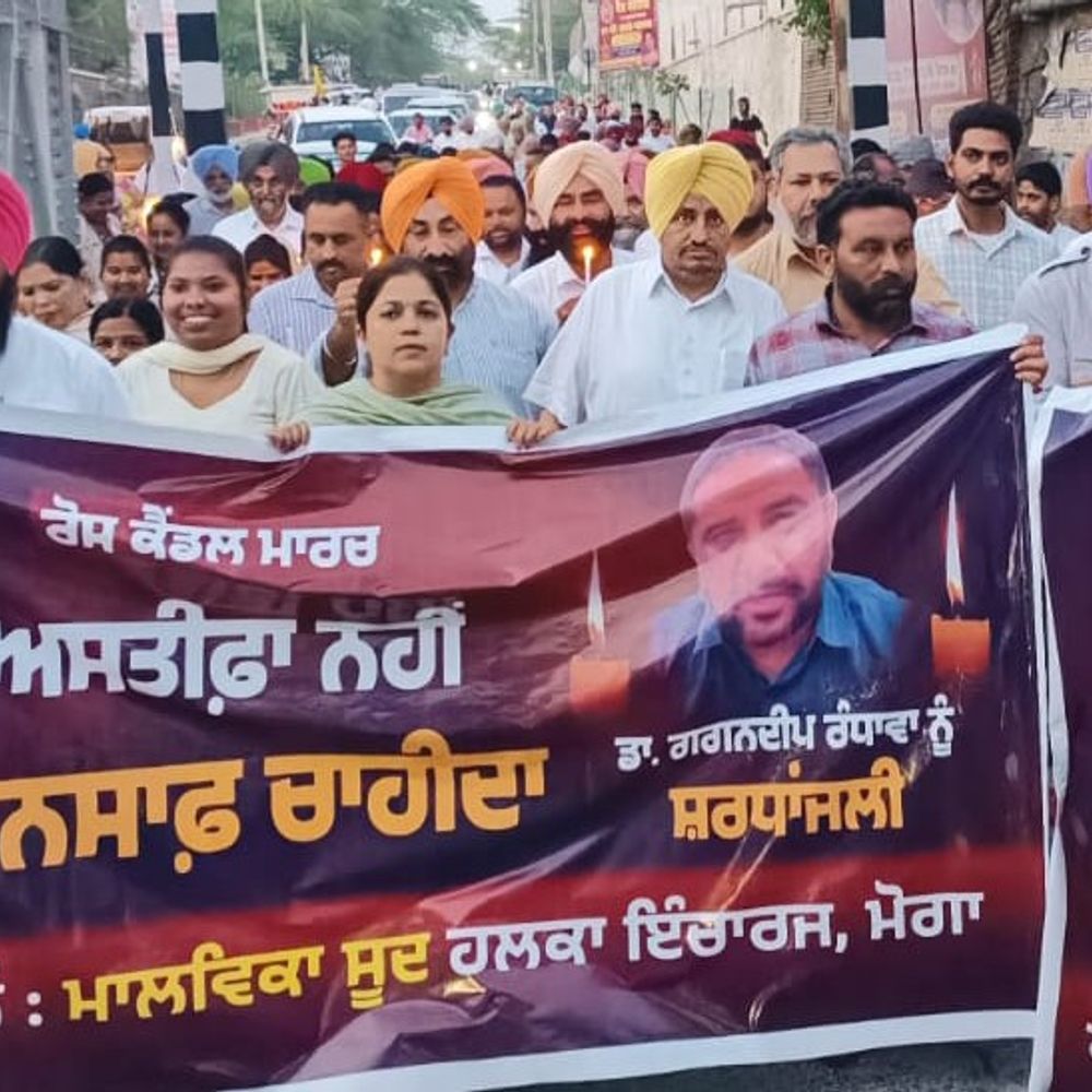 कांग्रेस ने रंधावा की याद में निकाला कैंडल मार्च:  आत्महत्या करने वाले डीएम को दी श्रद्धांजलि, मोगा में सरकार के खिलाफ नारेबाजी – Moga News