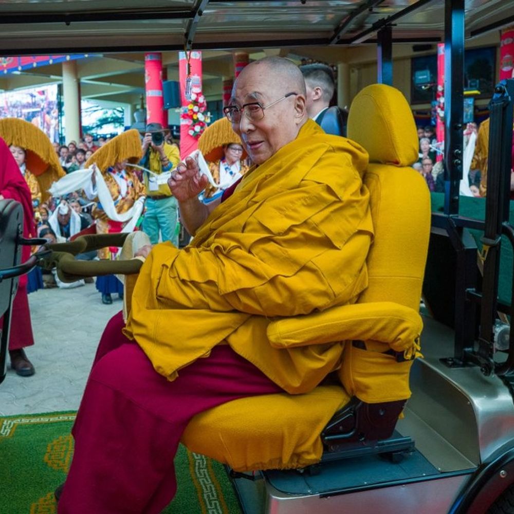 धर्मशाला में दलाई लामा के लिए दीर्घायु प्रार्थना:  धर्मगुरु ने करुणा- शांति का दिया संदेश, अनुयायियों ने बुद्ध की प्रतिमा की भेंट – Dharamshala News