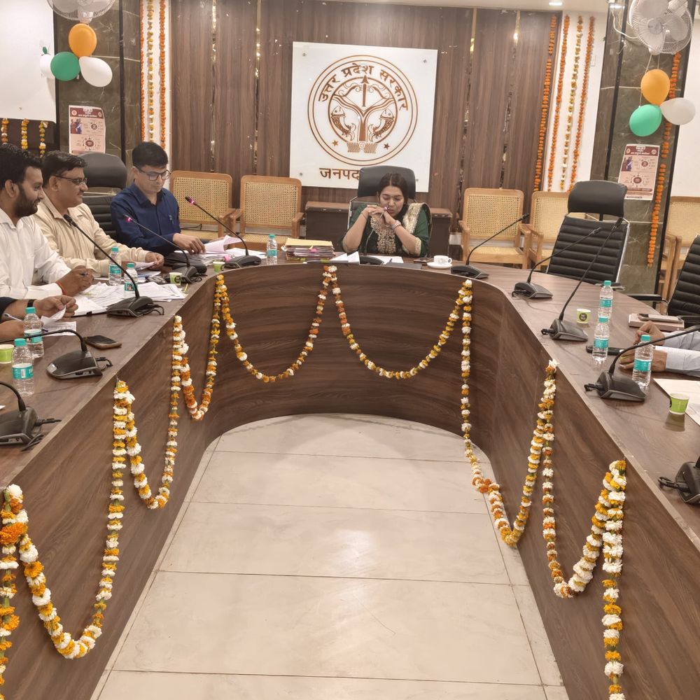 मुख्यमंत्री युवा उद्यमी विकास अभियान की समीक्षा बैठक:मुख्य विकास अधिकारी ने लंबित आवेदनों पर की चर्चा, 184 को ऋण वितरित