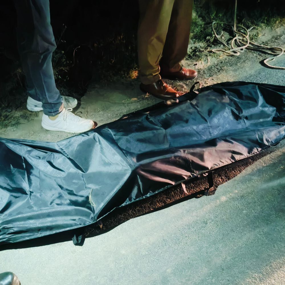 पेड़ से लटका मिला अज्ञात महिला का शव:कानपुर देहात में ग्रामीणो ने दी पुलिस को सूचना, जांच जारी