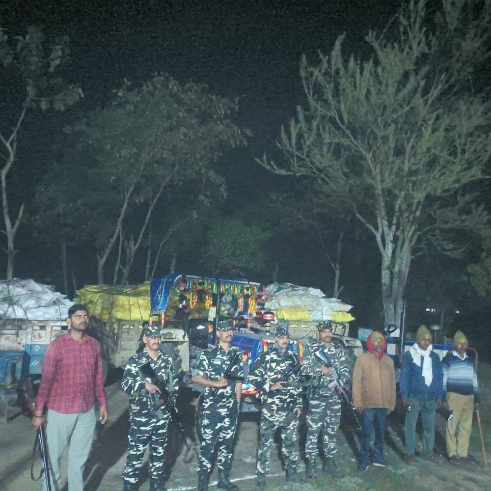 भारत-नेपाल सीमा पर 195 बैग काली धूप लकड़ी जब्त:SSB भिनगा ने दो ट्रैक्टर-तीन ट्रॉली के साथ बड़ी खेप पकड़ी
