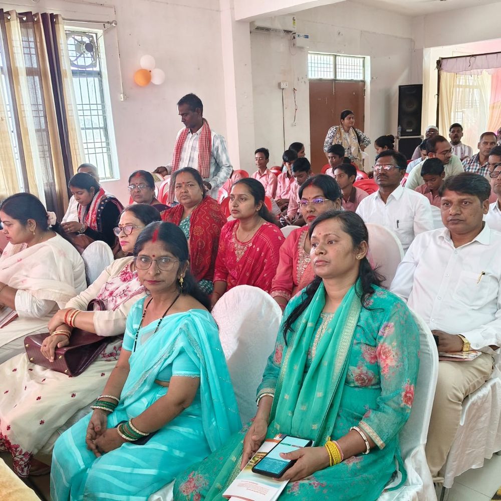 अमेठी में 'नवनिर्माण के नौ वर्ष' समारोह:उत्कृष्ट फार्मस्टे व शिक्षकों को किया गया सम्मानित, योजनाओं की जानकारी