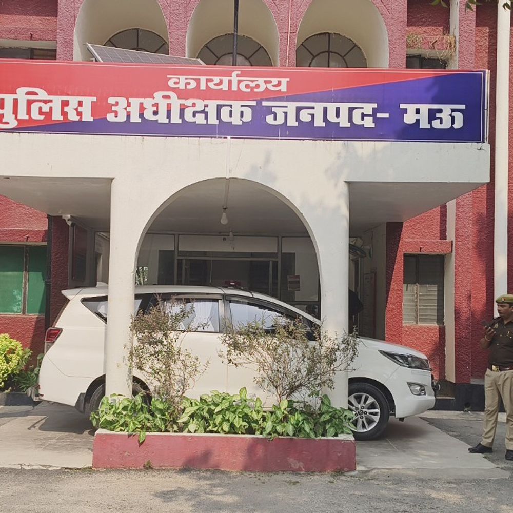 रोडवेज चालक से मारपीट, स्कॉर्पियो सीज:मऊ में पास न मिलने पर हुआ विवाद, लगा जाम, पुलिस कर रही पुछताछ