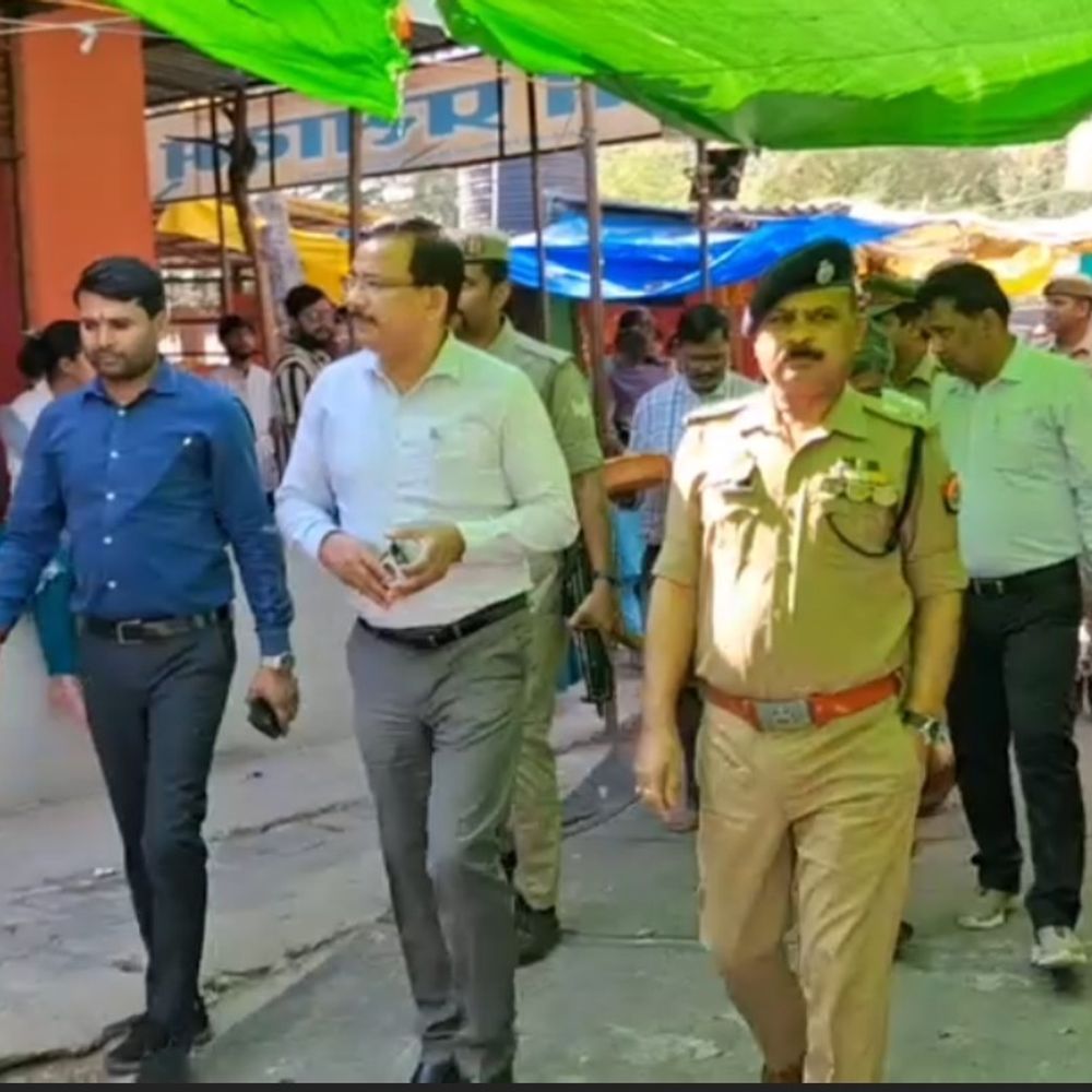 डीएम-एसपी ने नवरात्रि, रामनवमी की तैयारियों का जायजा लिया:जालौन में सुरक्षा और व्यवस्थाओं को लेकर दिए सख्त निर्देश