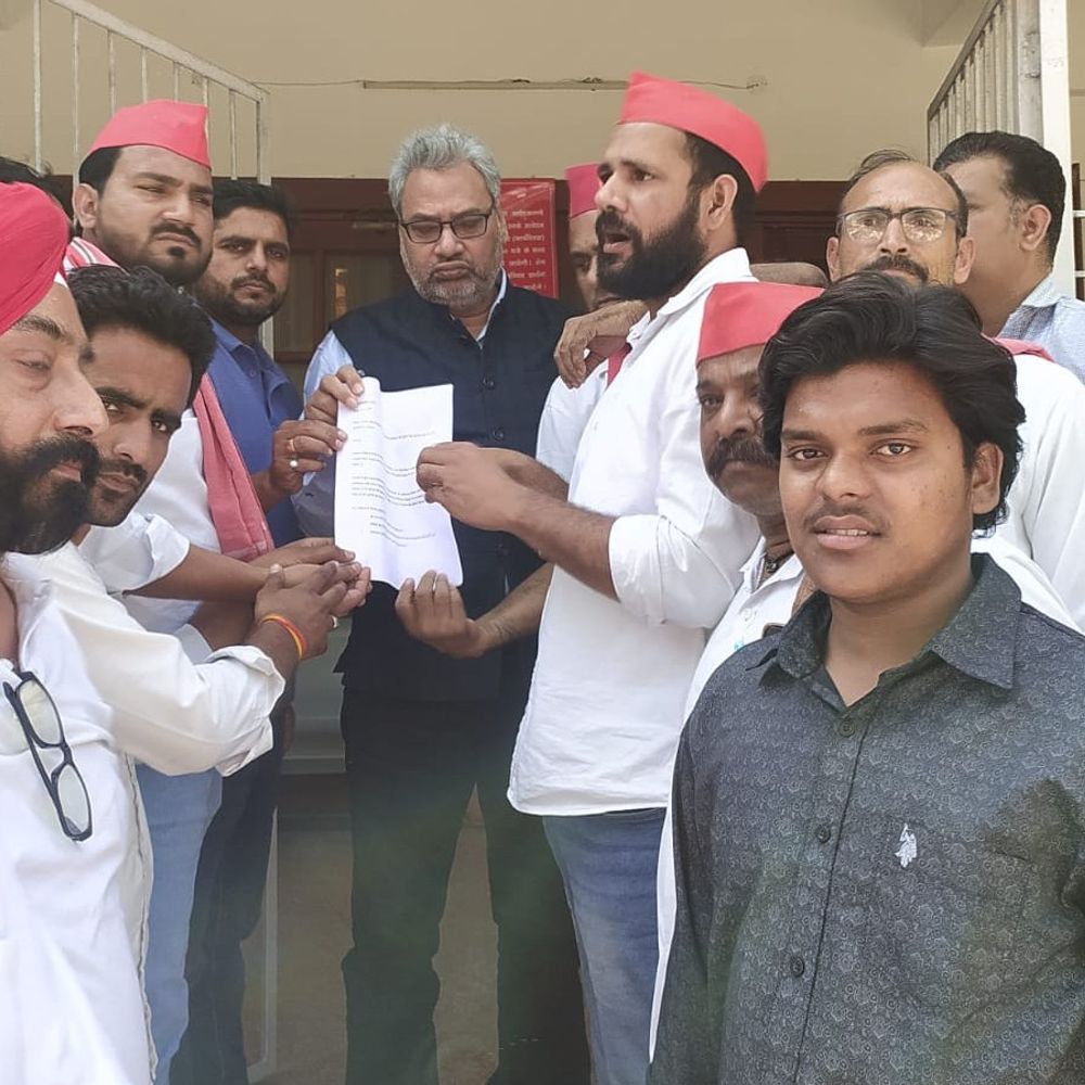 मेरठ में डॉ. अंबेडकर की प्रतिमा तोड़ी गई:सपा नेता अभिषेक भाटी ने जताया आक्रोश, दोषियों पर कार्रवाई की मांग