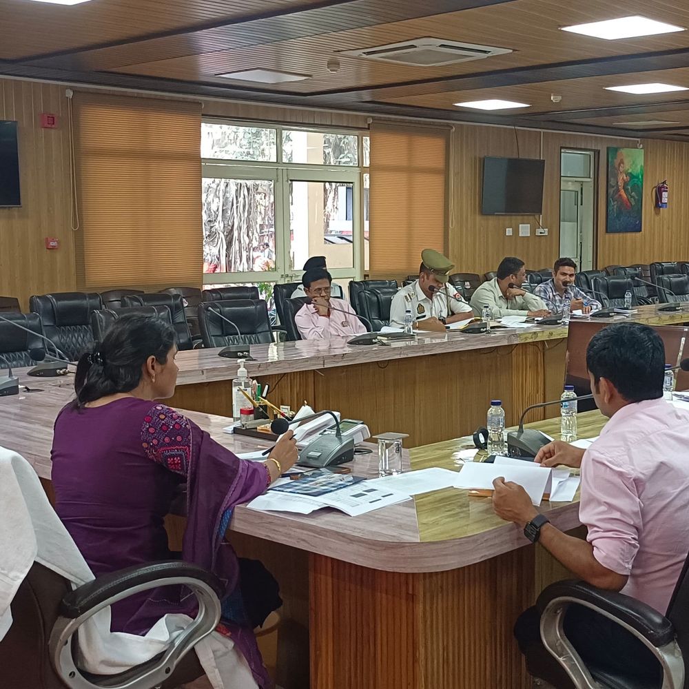 बिजनौर में सड़क सुरक्षा बैठक, एडीएम ने दिए निर्देश:दुर्घटनाएं रोकने और यातायात नियमों के पालन पर जोर