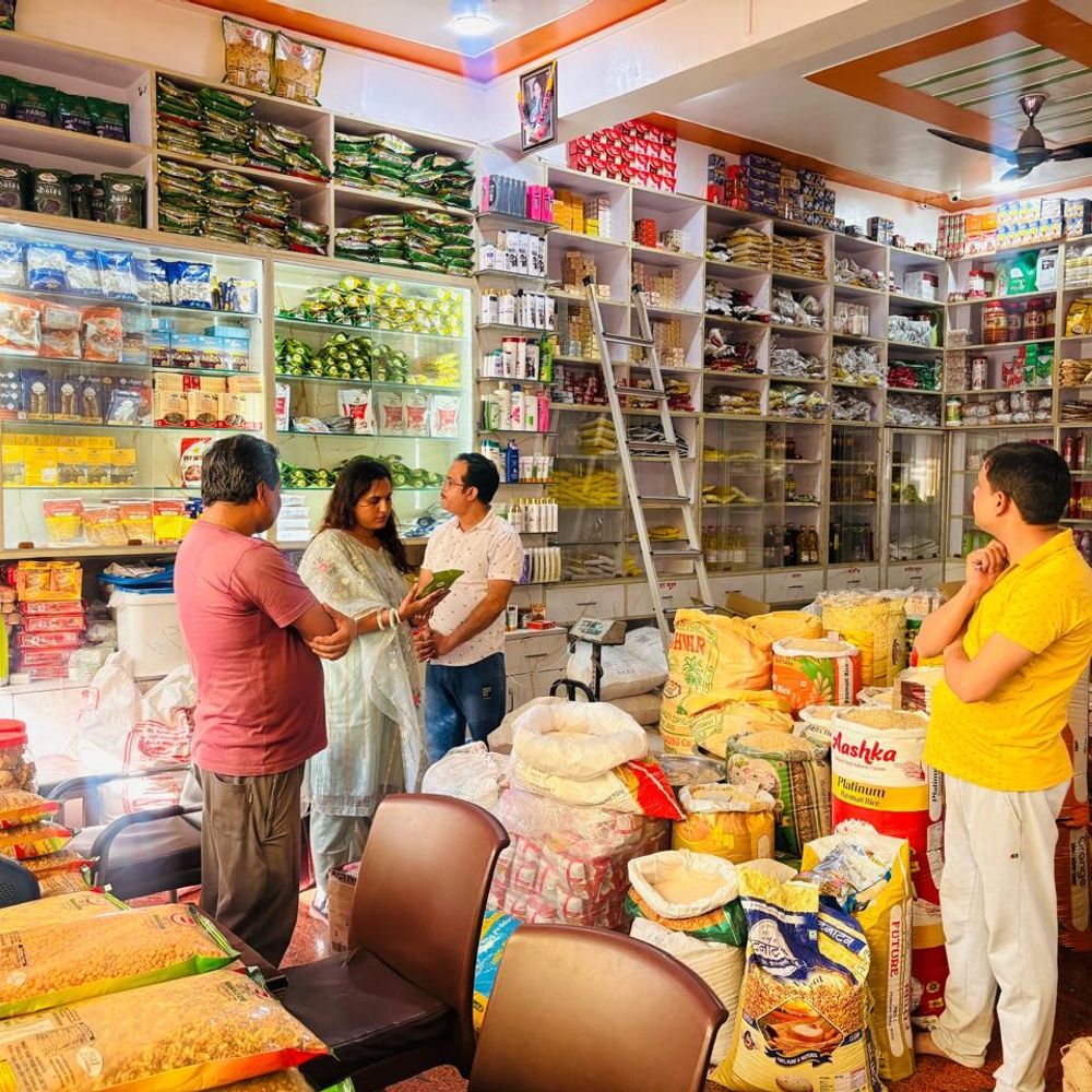 बाराबंकी में मिलावटखोरों के खिलाफ छापेमारी:साबूदाना, कुट्टू आटा समेत 5 नमूने जांच को भेजे, व्यापारियों में हड़कंप