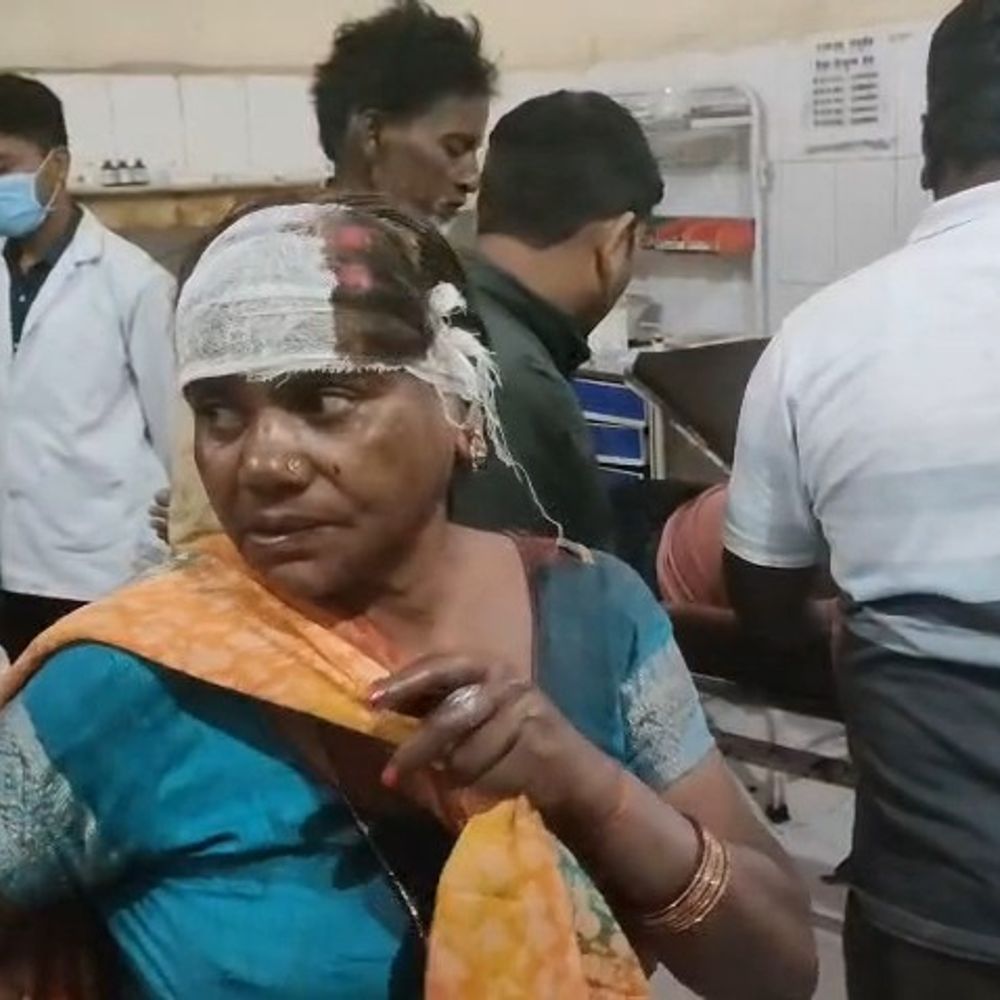 सीतापुर में घर में घुसकर बेटे-बेटी और मां को पीटा:मामूली विवाद में मारपीट, तीनों की हालत गंभीर; जांच जारी