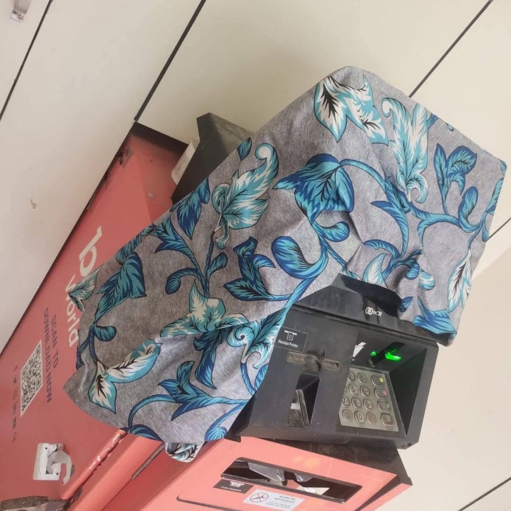 अमेठी में एटीएम लूटने की कोशिश, सीसीटीवी तोड़ा:अमेठी में छेनी-हथौड़ी से काटा, फुटेज में दो संदिग्ध कैद