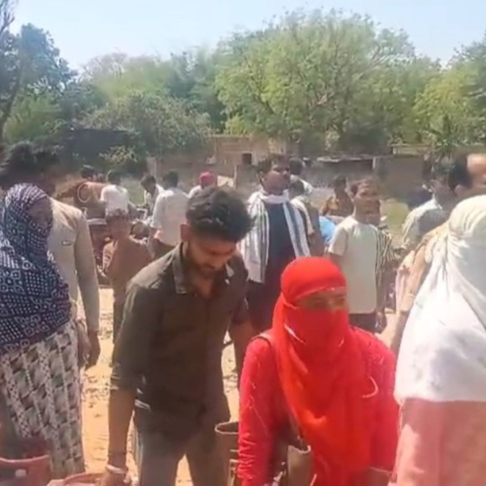 गैस एजेंसियों ने बिना होम डिलीवरी वसूले पैसे:अमेठी में लाखों उपभोक्ताओं से वसूली, डीएम ने दिए जांच के आदेश