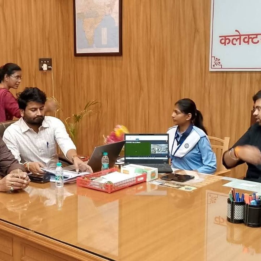 जीजीआईसी छात्रा अदिति सिंह बनीं एक दिन की डीएम:हरदोई कलेक्ट्रेट में सुनीं शिकायतें, समझी प्रशासनिक कार्यप्रणाली