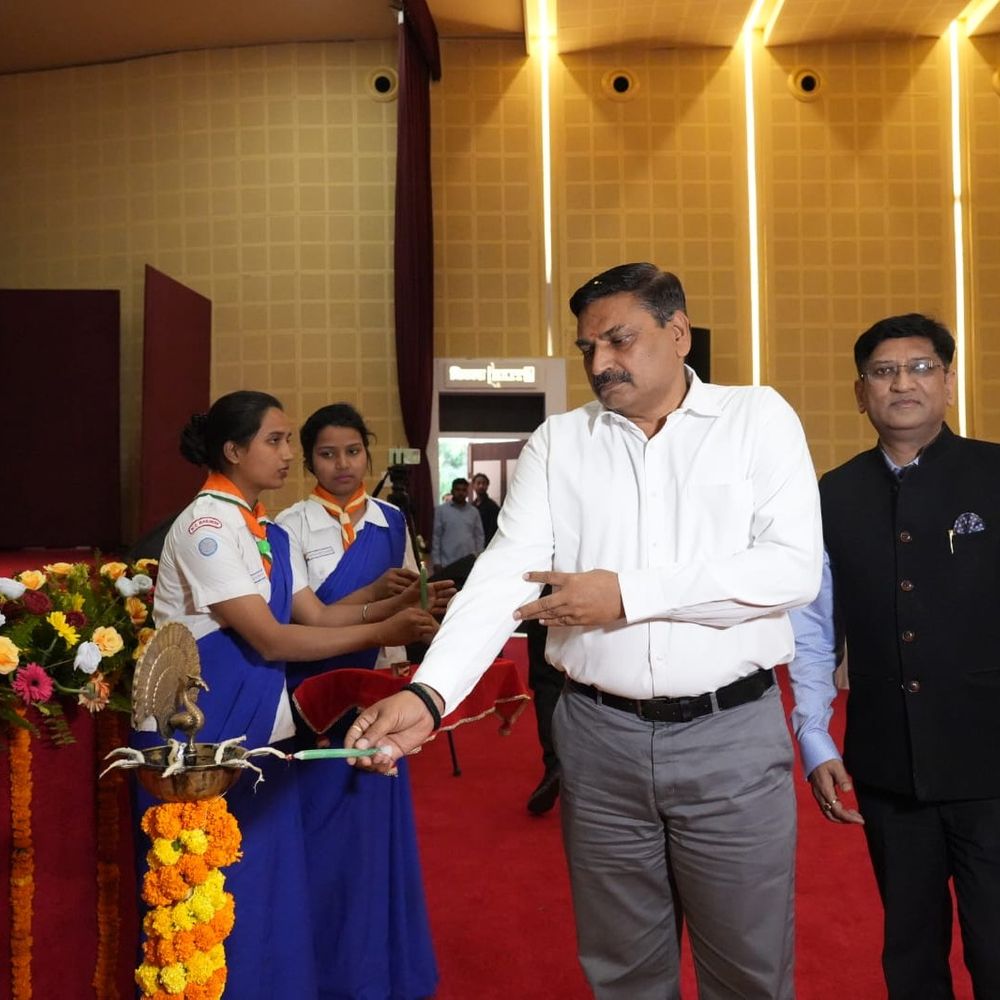 उत्तर मध्य रेलवे ने 92 रेलकर्मियों को किया सम्मानित:प्रयागराज मंडल बना अव्वल, जीतीं कई प्रमुख शील्ड