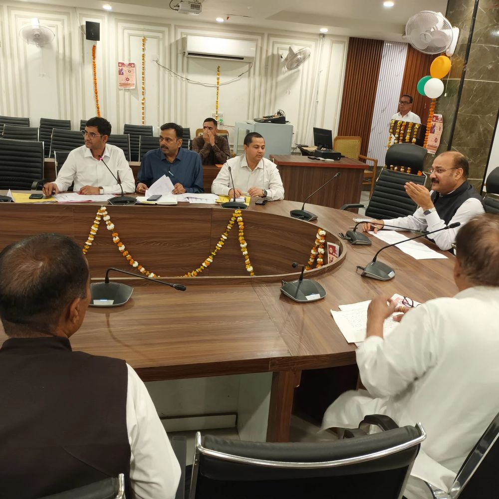 जिलाधिकारी की अध्यक्षता में किसान दिवस बैठक संपन्न:विकास भवन सभागार में किसानों की शिकायतें सुनी गईं