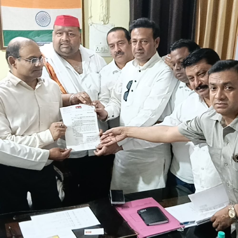 सहारनपुर में राशन कार्ड काटे जाने पर पार्षदों का विरोध:आयकर रिटर्न के आधार पर गरीबों को वंचित करने का आरोप