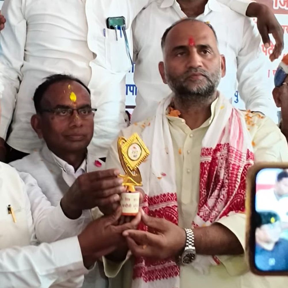 चंदौली में रूरल हेल्थ वेलफेयर सोसाइटी ने मनाया होली मिलन:डॉक्टर्स एसोसिएशन के साथ बसंत उत्सव, ग्रामीण चिकित्सकों की समस्याओं पर की चर्चा