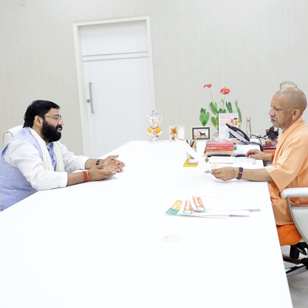 सिकंदराबाद में भूमि श्रेणी बदलने की मांग:विधायक लक्ष्मीराज सिंह ने CM योगी से की मुलाकात, ESI अस्पताल-स्टेडियम का रखा प्रस्ताव