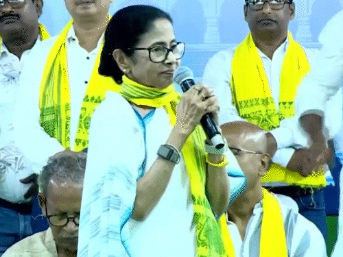 EC बोला-बंगाल की वोटर लिस्ट में डिस्प्ले एरर ठीक हुआ:एक दिन पहले सभी वोटर्स 'जांच' के दायरे में बताए गए; TMC बोली थी- क्या सभी पर शक